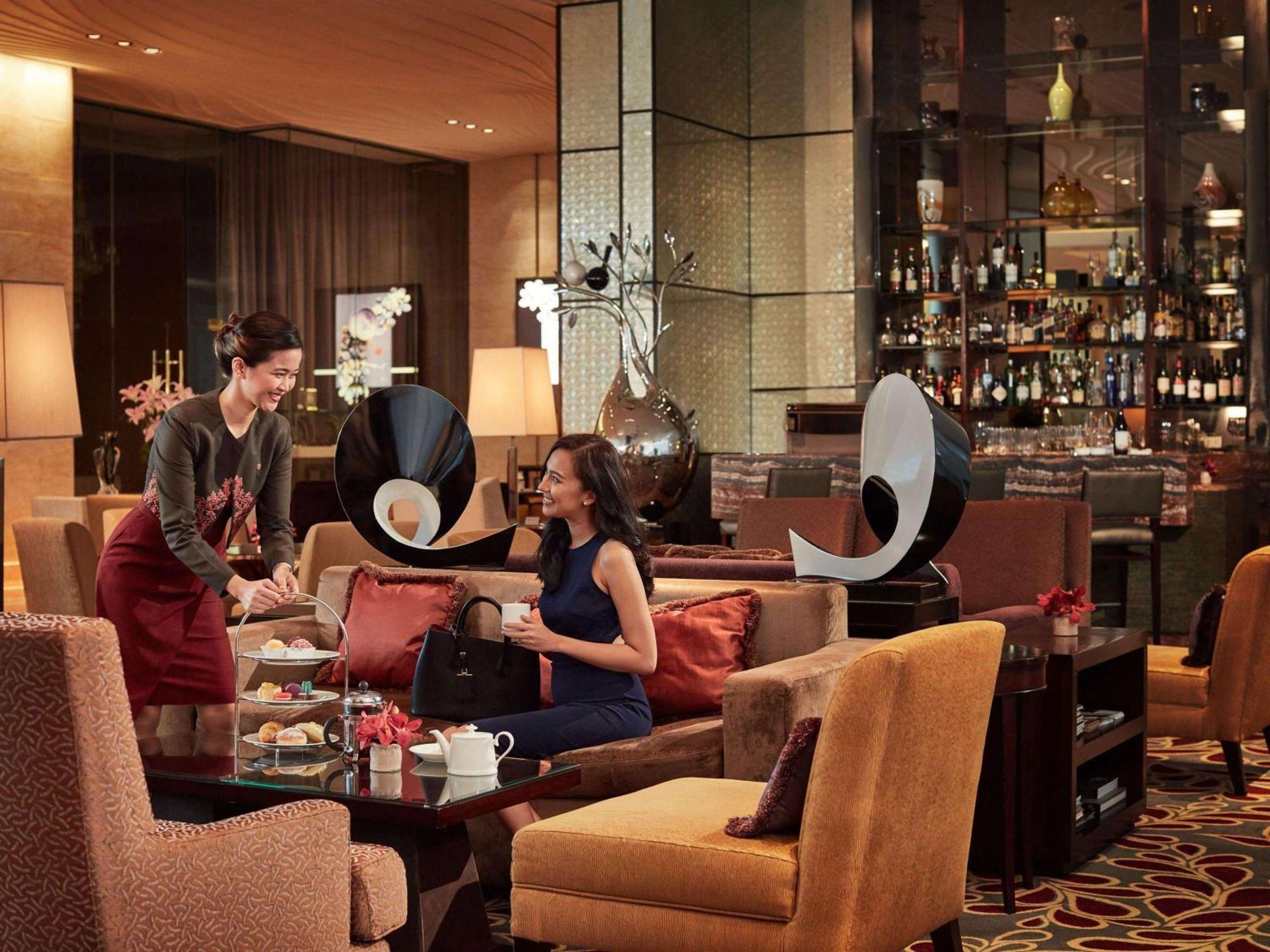Fairmont Makati Hotel Makati City Kültér fotó The Bar