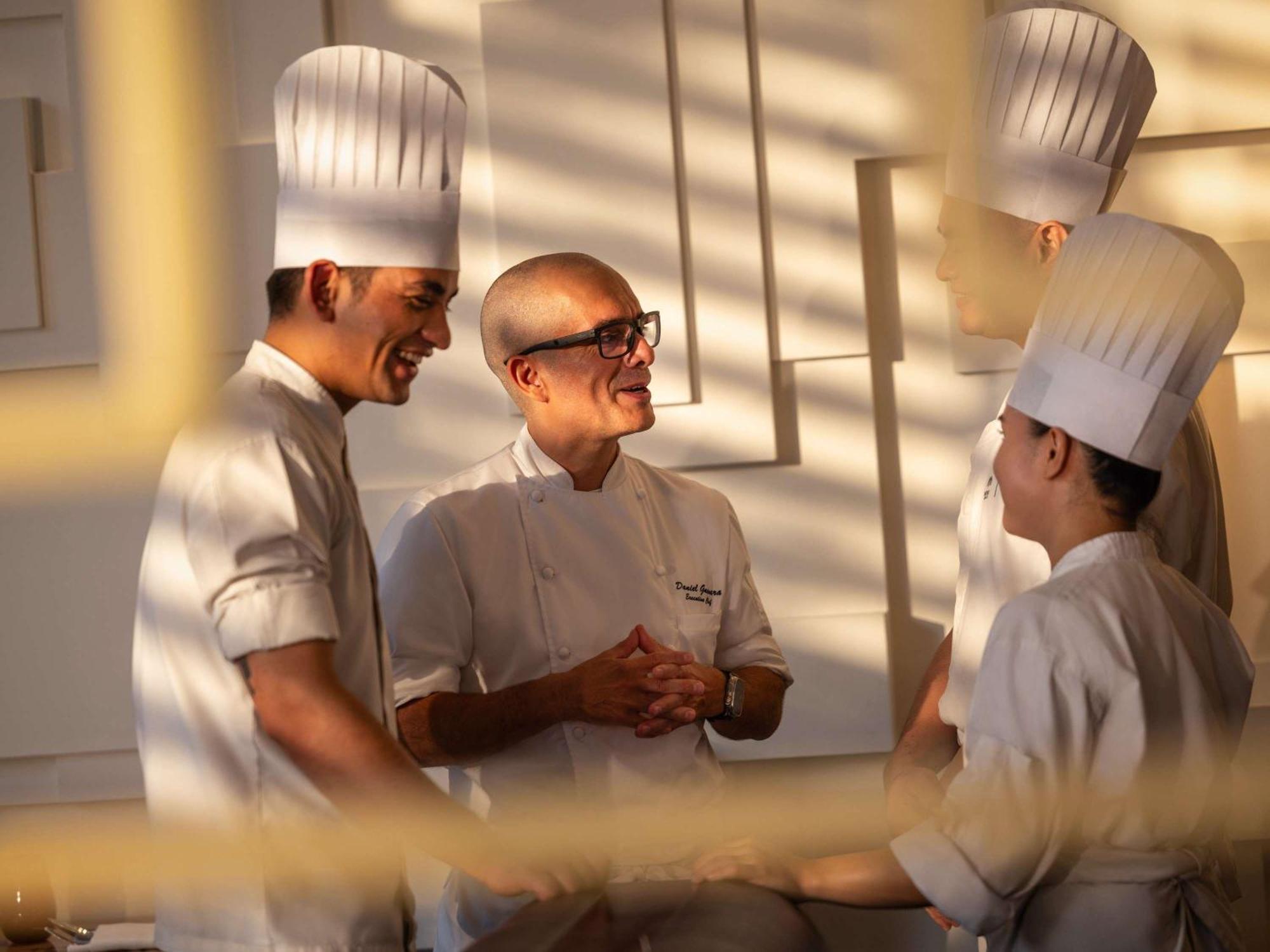 Fairmont Makati Hotel Makati City Kültér fotó Chef de cuisine with his sous-chefs