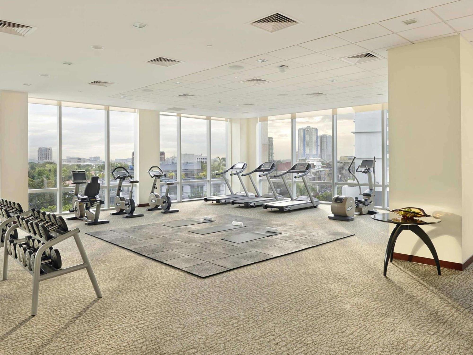 Fairmont Makati Hotel Makati City Kültér fotó The gym at the 1000 Museum