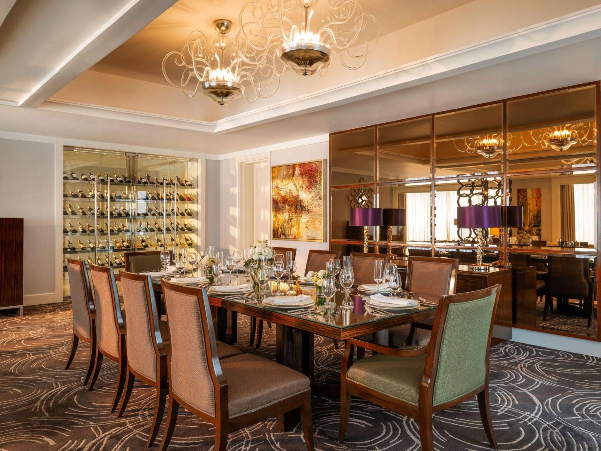 Fairmont Makati Hotel Makati City Kültér fotó The Wine Room